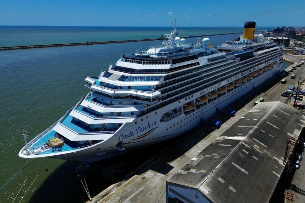 temporada de cruzeiros Recife porto navio Costa Favolosa