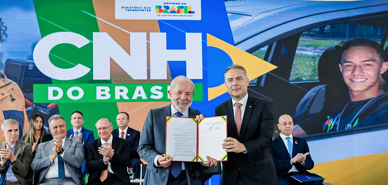 Presidente da República, Luiz Inácio Lula da Silva, durante a cerimônia de anúncio da CNH do Brasil. Palácio do Planalto. Foto: Ricardo Stuckert / PR