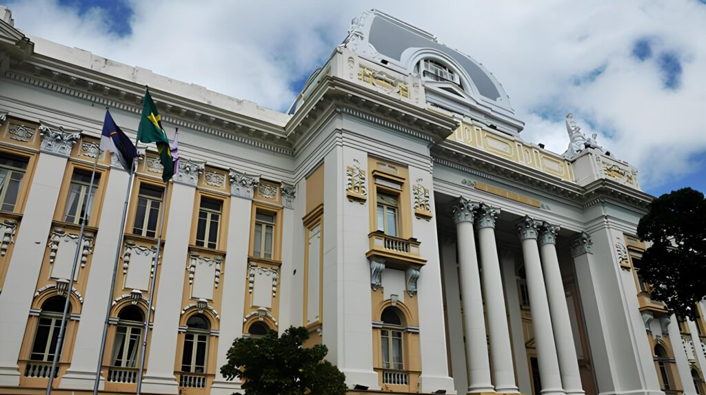 O Tribunal de Justiça suspendeu as decisões do presidente da Alepe, Álvaro Porto, relativas ã LOA Foto: Divulgação