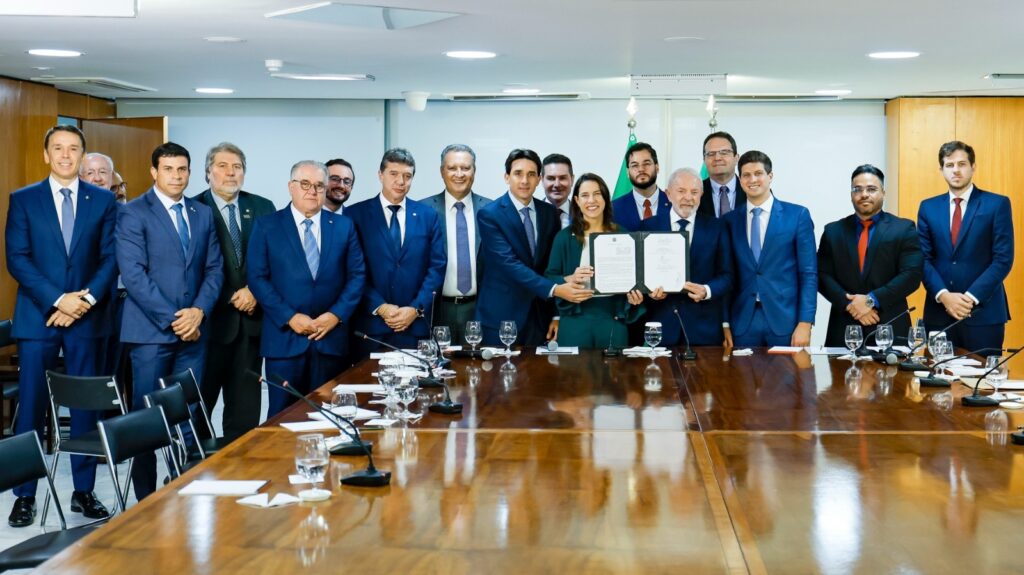 O anúncio realizado pelo presidente Lula para o metrô do Recife reuniu ministro, a governadora Raquel Lyra, o prefeito João Campos e a bancada pernambucana Foto: Ricardo Stuckert/PR