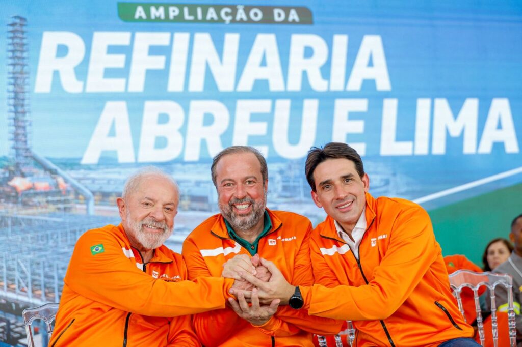 O ministro Silvio Costa Filho defendeu a reeleição do presidente Lula, durante evento da retomada de obras da Refinaria Abreu e Lima Foto: Ricardo Stuckert/PR
