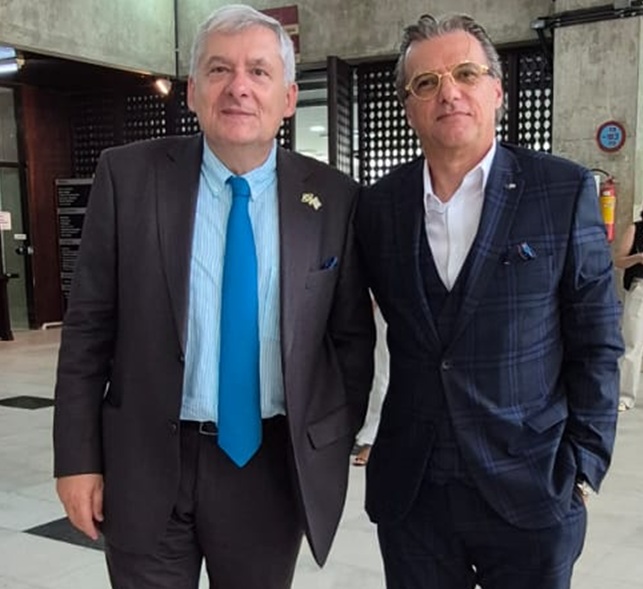 Yannis e Antônio