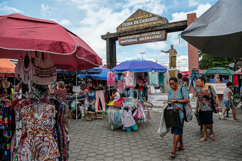 Feira de Caruaru, considerada pelo Instituto do Patrimônio Histórico e Artístico Nacional (Iphan), desde 2006, como Patrimônio Cultural Imaterial Brasileiro, movimenta toda a economia de uma região e pode ter mais vendas com a isenção do IR. Foto: Jorge Farias/Prefeitura de Caruaru Sudene