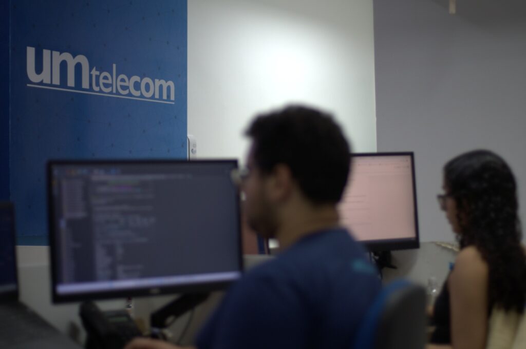 V.Tal Um Telecom aquisição mercado