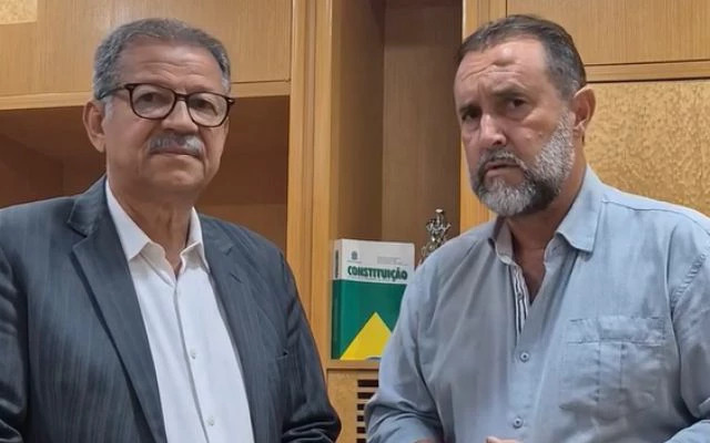 Desembargador aposentado Sebastião Coelho e Chicão Caminhoneiro, representante da União Brasileira dos Caminhoneiros (UBC), protocolaram comunicação oficial na Presidência da República