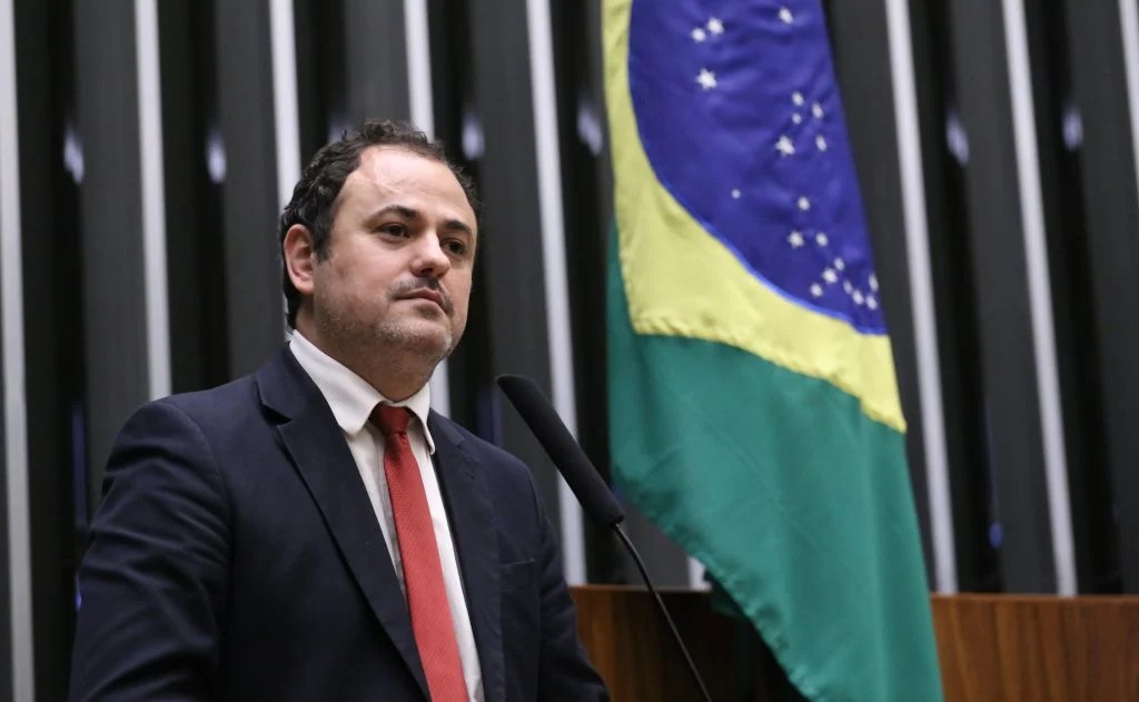 Heloísa Helena assume vaga de Glauber Braga