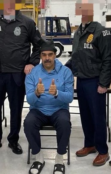 Ex-Presidente Nicolás Maduro na chegada a Nova York e na sede da DEA após sua captura na Venezuela. Foto: RS/Fotos Públicas