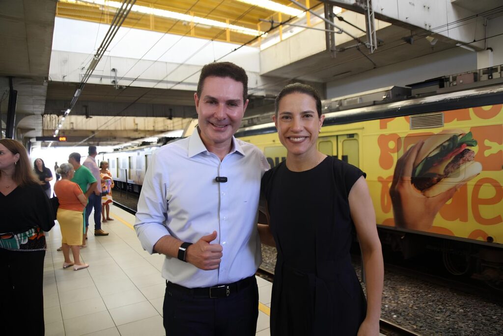 A governadora Raquel Lyra e o ministro das Cidade, Jader Barbalho Filho, visitaram o metrô do Recife e anunciaram novas composições e investimentos Foto :Matheus Ribeiro/Folha de Pernambuco
