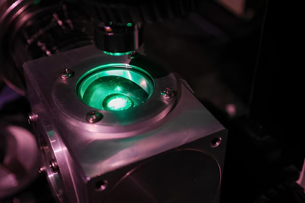 O estudo investigou tempo de moagem, dosagem do reagente e processo de purificação ideais para a obtenção de nanomateriais à base de grafeno. Foto: Ribamar Neto/UFC