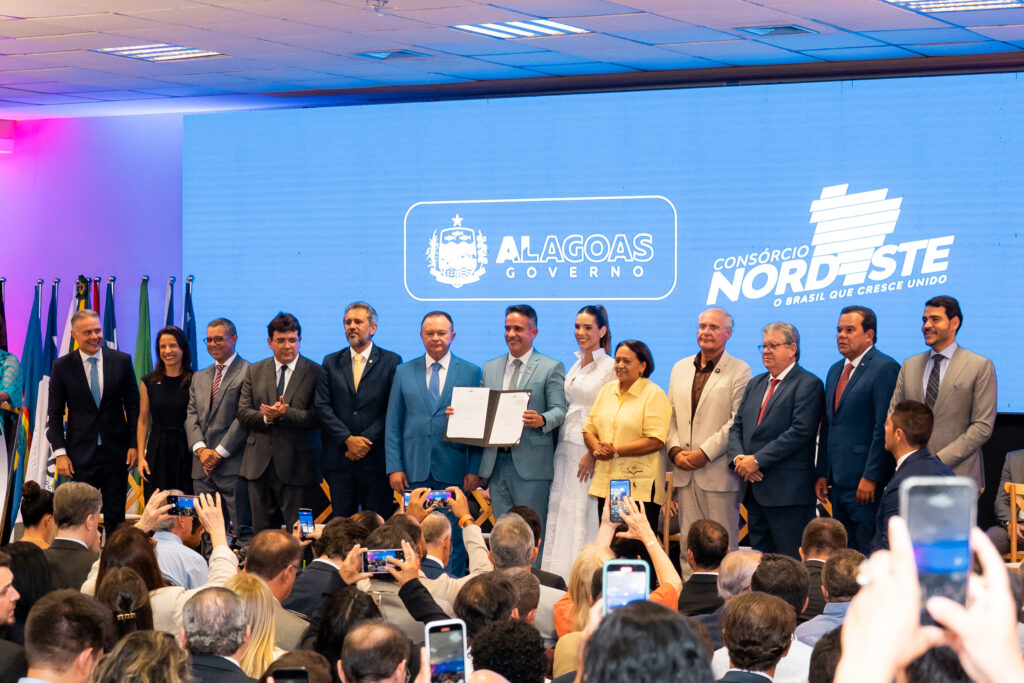 Carta Maceió Governadores dos estados do Nordeste participaram da solenidade de posse de Paulo Dantas na presidência do Consórcio Nordeste