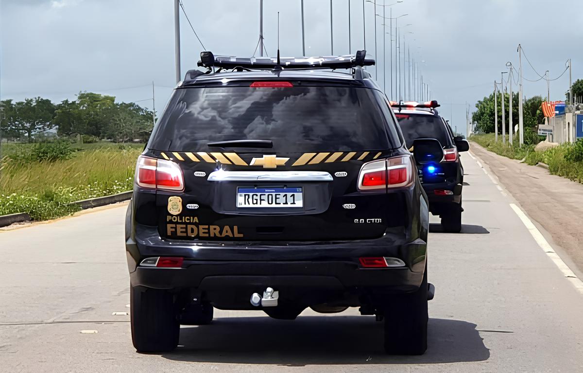A Polícia Federal cumpriu mandados contra Fernando Bezerra Coelho e seus filhos Fernando e Miguel, sób acusação de desvio de recursos Foto: Polírica Federal
