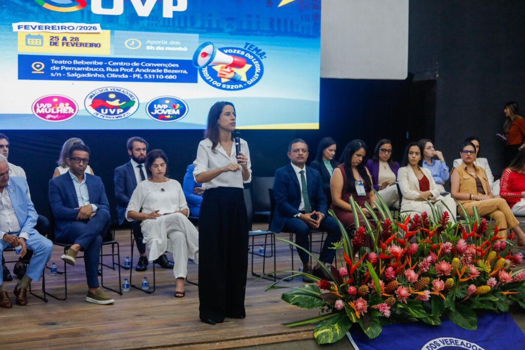 A governadora Raquel Lyra apoiou a proposta feita pelo presidente da UVP, Léo do Ar, de regionalizar as demandas dos vereadores e levá-las ao Executivo estadual Foto: Miva Filho/Secom