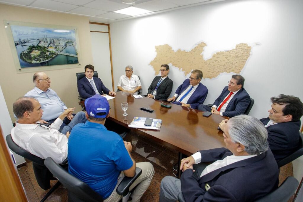 Produtores de cana-de-açúcar e deputados governistas se reuniram com o presidente da Comissão de Finanças, Antonio Coelho, para discutir a crise no setor Foto: Divulgação