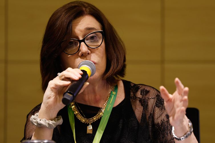A presidente da Petrobras, Magda Chambriard, anuncia o reajuste no preço do diesel. Foto: Fernando Frazão/Agência Brasil
