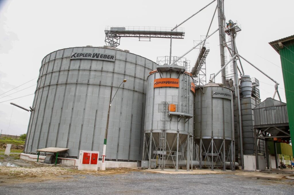 Sergipe se torna polo de armazenagem de milho da Companhia Nacional de Abastecimento.
Sergipe se torna polo de armazenagem de milho da Companhia Nacional de Abastecimento
A iniciativa vai contribuir para abastecer toda a região Nordeste, por meio do Programa de Venda em Balcão