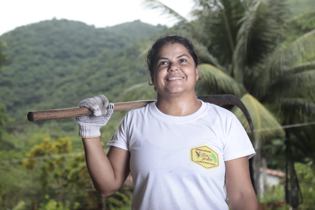 Izamara de Paula produz bananas-passas, doces e balas artesanais no Sítio Jordão, em Baturité (CE) - Foto: Divulgação