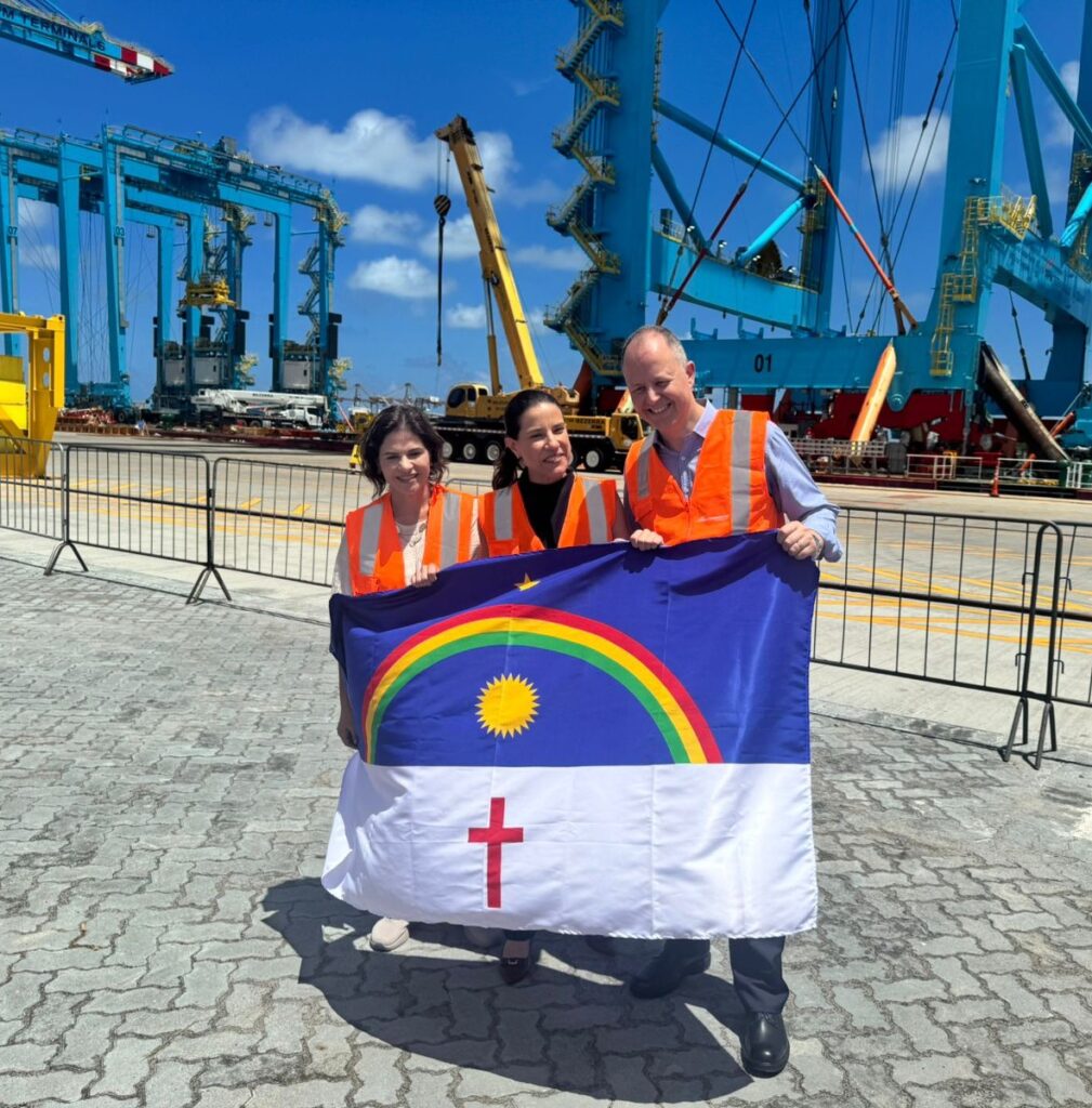 vice-governadora de Pernambuco Priscila Krause, governadora Raquel Lyra e Daniel Rose, diretor-presidente da APM Terminals Suape e Pecém. Foto: Divulgação