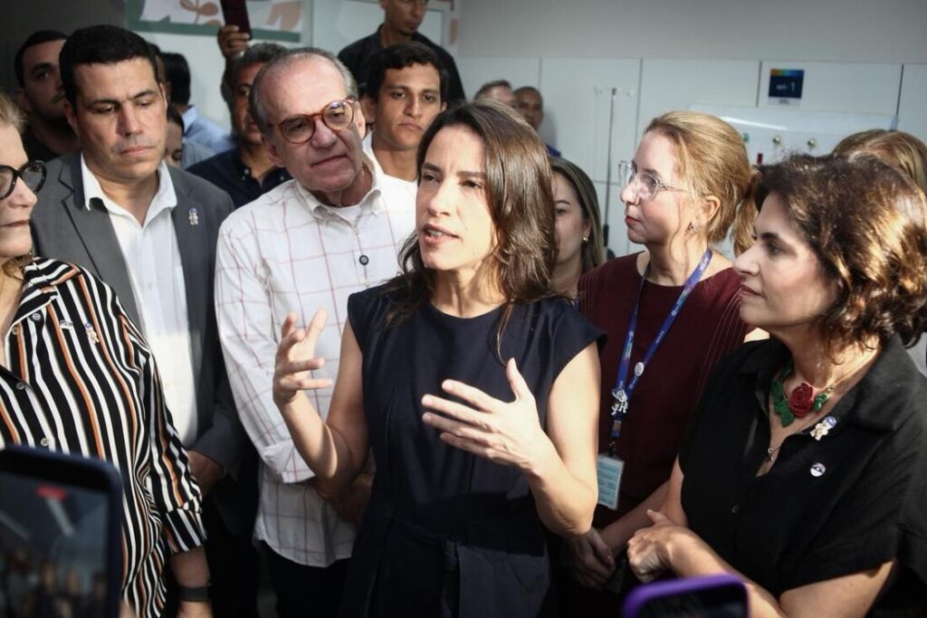 Nesta quarta-feira (11), a governadora Raquel Lyra cobrou apreciação da LOA 2026 e apostava em aprovação unânime. Foto: Davi de Queiroz/Folha de Pernambuco