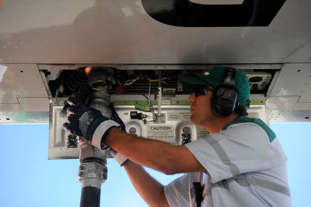 Abastecimento de aeronave com querosene de aviação reajuste de opreços Petrobras