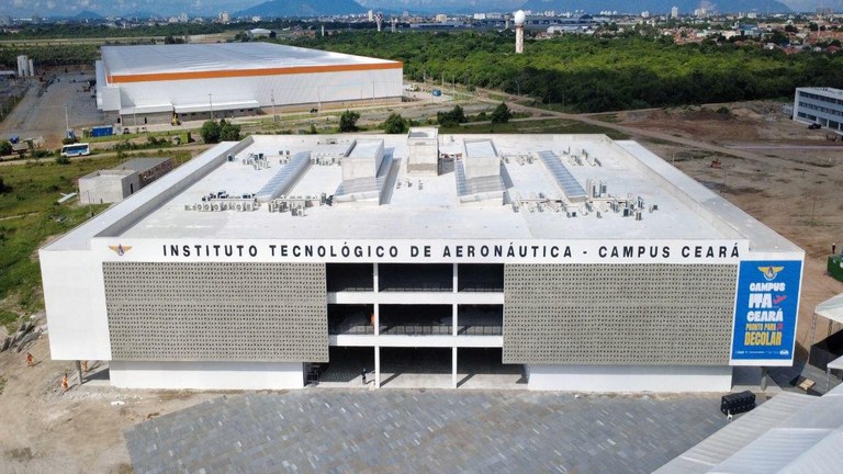 O alojamento estudantil do ITA Ceará tem três pavimentos e capacidade para 80 estudantes; a estrutura integra salas de aula e 14 laboratórios didáticos - Foto: Divulgação