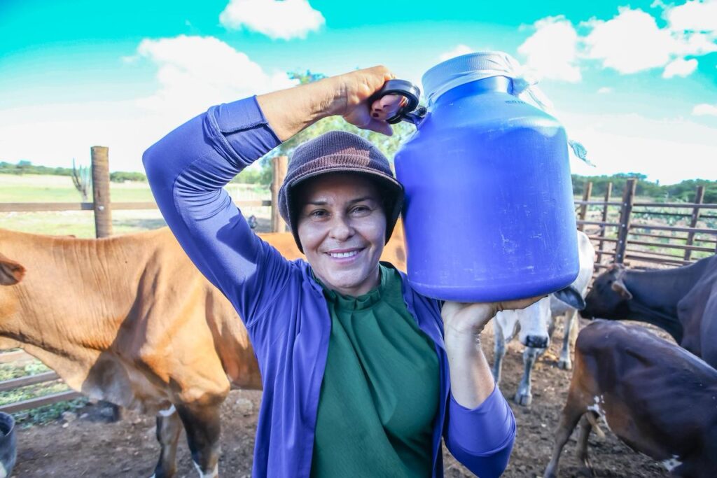 Agricultora Francimar Sousa, de Paulistana, está na expectativa com a chegada do Programa de Aquisição de Alimentos (PAA) Leite. Foto: Geirlys Silva/SAF