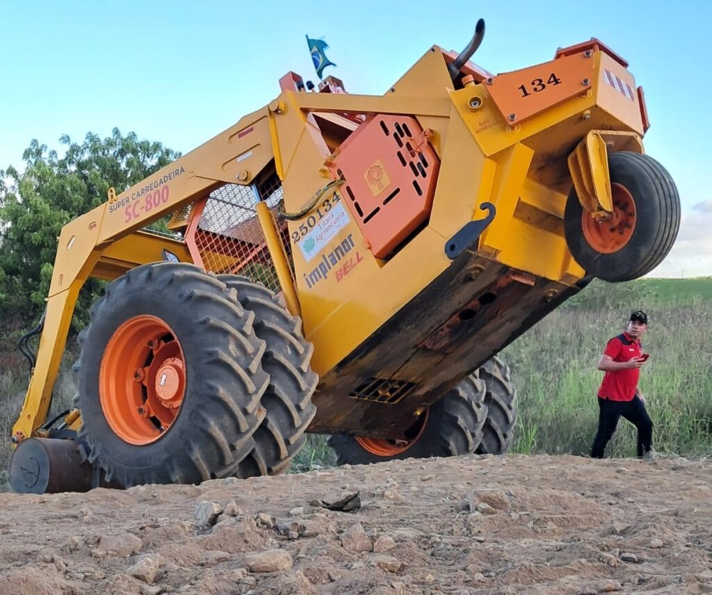 Supercarregadeira de cana para terrenos inclinados é apresentada em Pernambuco
