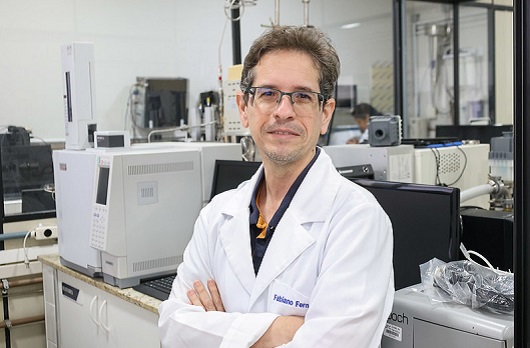 Fabiano Fernandes destaca que o ultrassom é uma tecnologia já consolidada na indústria de alimentos. Foto: Viktor Braga/ Secom UFC