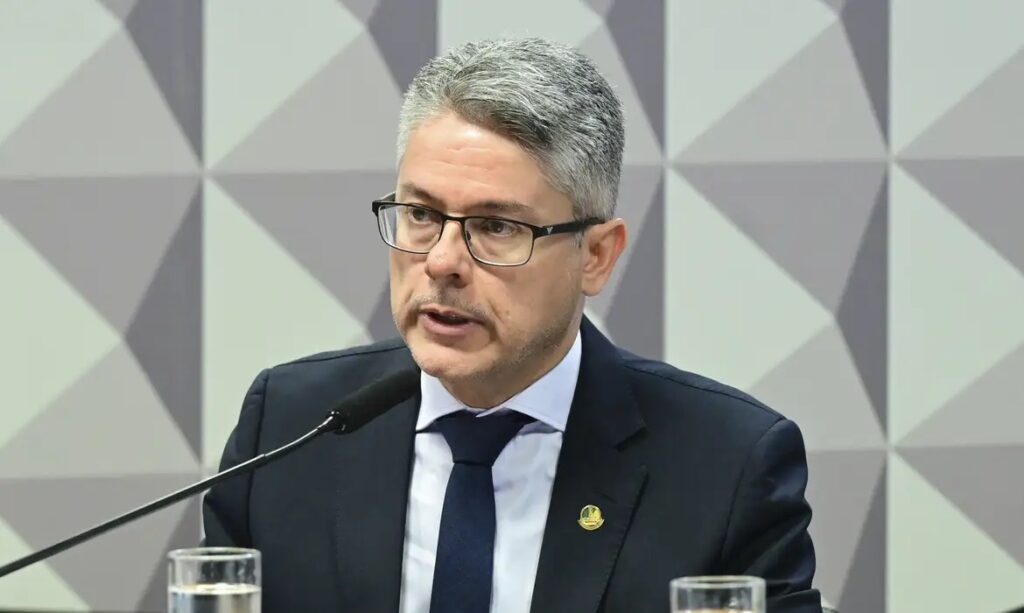 Senador Alessandro Vieira (MDB-SE)