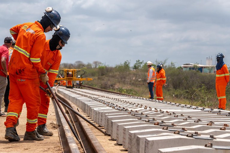 As obras da Transnordestina do Ceará estão a todo a vapor e o primeiro trecho será concluído em 2027. Foto: Michel Corcello/MT