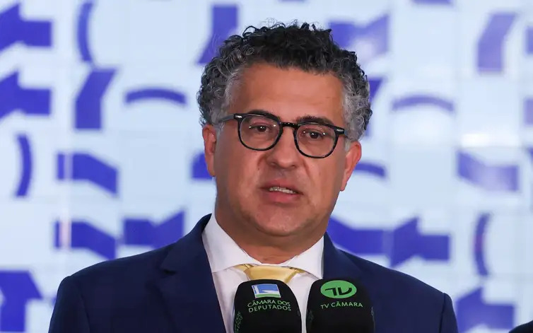 O presidente da Comissão, deputado Alencar Santana (PT-SP), informou que precisa de mais tempo para negociar a regra de transição. Foto: Lula Marques/Arquivo Agência Brasil