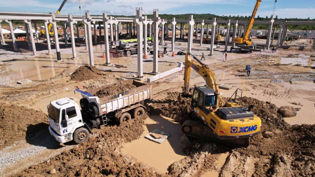 Canteiro do Data Center Pecém já conta com cerca de mil trabalhadores; estrutura pré-moldada do primeiro edifício começa a ganhar forma no Complexo do Pecém - Foto: Roberto Brito - Omnia