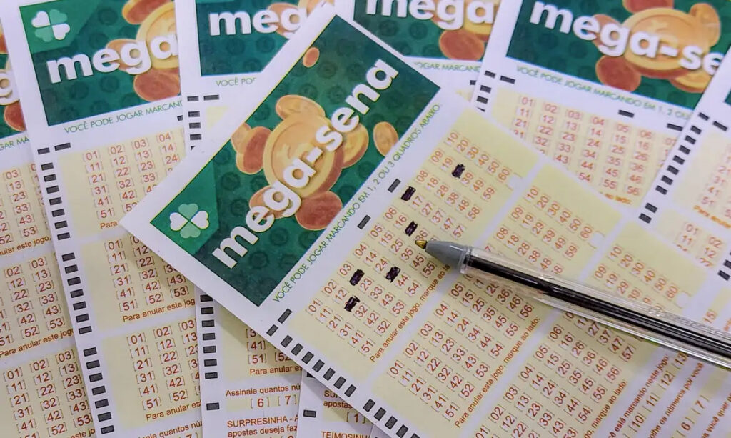Concurso especial da Mega 30 anos: sorteio será domingo (24), às 11h, e apostas podem ser feitas até as 22h deste sábado (23). Foto: Rafa Neddermeyer/Agência Brasil