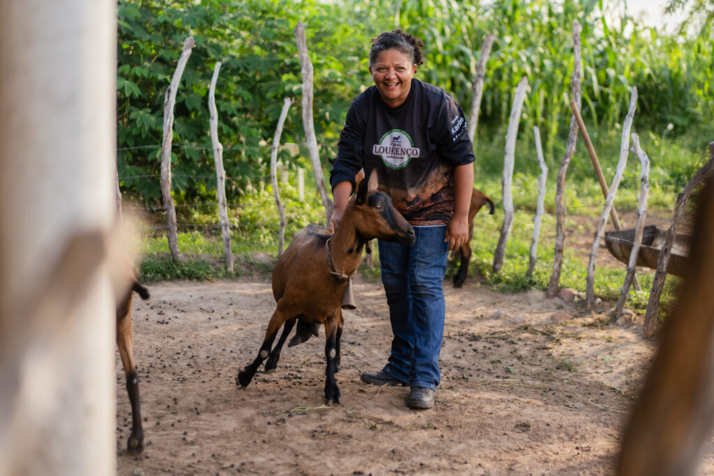 Maria Edneuly Lourenço, produtora que transformou leite de cabra em queijo estilo francês no distrito de Arisco, Quixadá (CE) - Foto: