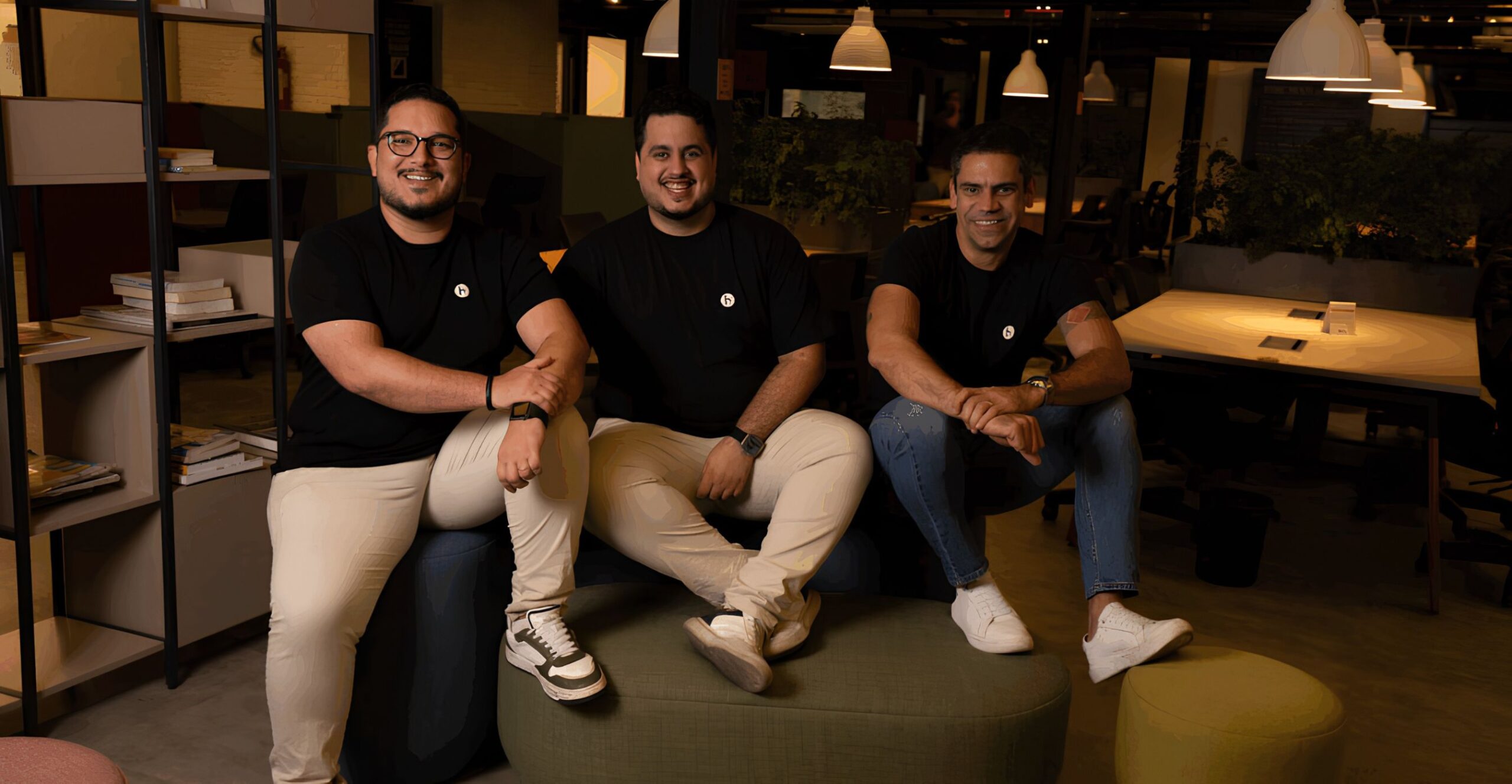 Ricardo Paz (CTO), João Leal (CEO) e Murilo Soares (CFO), cofundadores da Hubfi, fintech pernambucana sediada na área do polo tecnológico do Porto Digital, no Recife. Startup é uma das três nordestinas que participaram de rodadas para captação de recursos. Foto: Divulgação