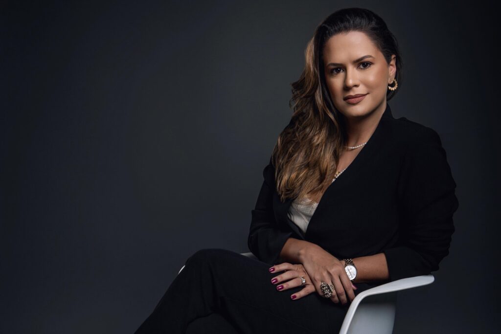 Advogada Anna Dolores, especialista em Direito Aduaneiro