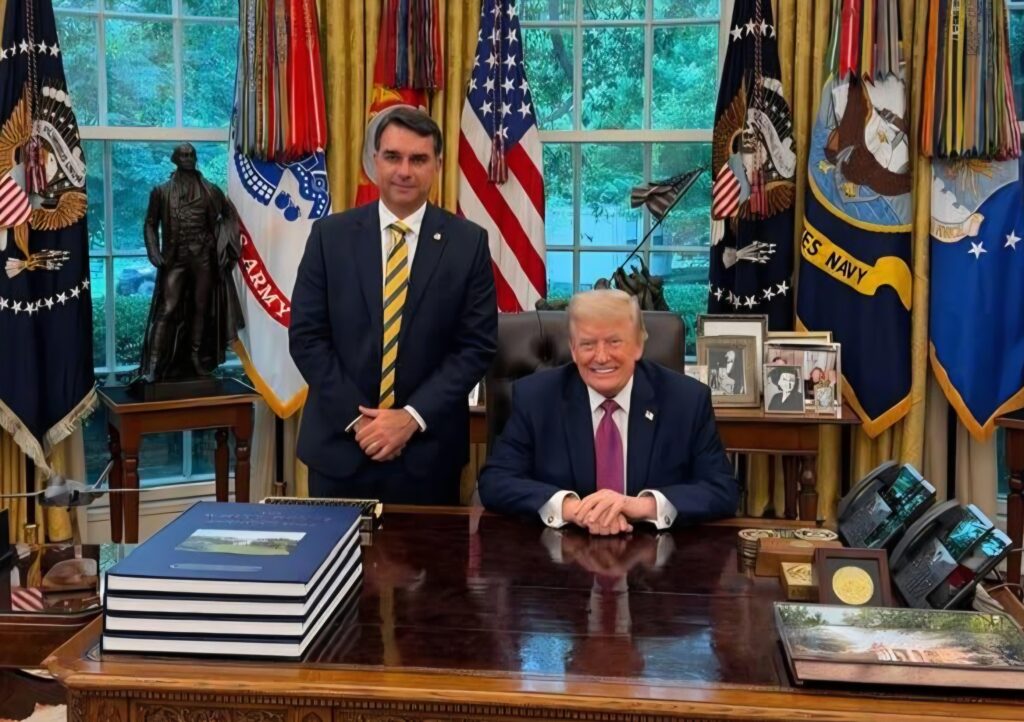 Flávio Bolsonaro em encontro com Donald Trump no EUA