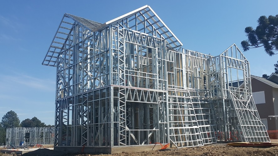 O sistema Steel Frame, que utiliza perfis de aço galvanizado na construção de habitações, é uma das apostas do grupo para atender à crescente demanda por moradias na Grande Fortaleza - Foto: Divulgação