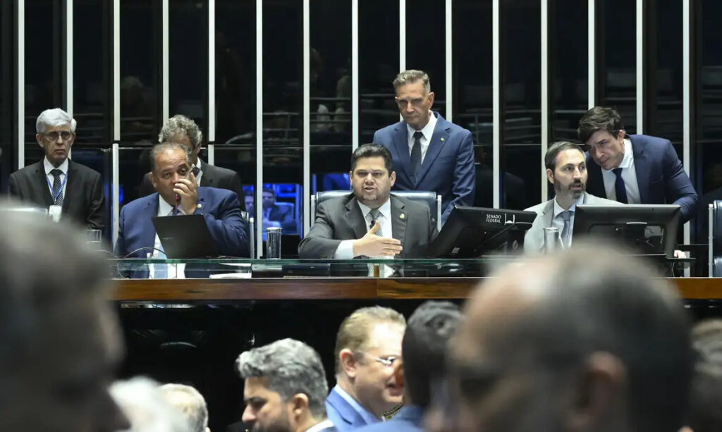 Presidente do Senado, Davi Alcolumbre, promulga PL da Dosimetria, lei que beneficia condenados pelo 8/1