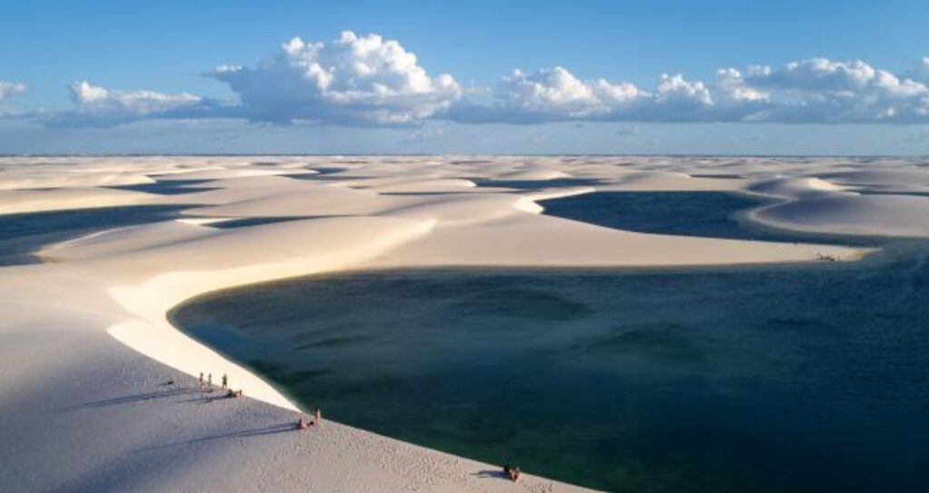 Praia de Atins, vila de pescadores na foz do rio Preguiças em Barreirinhas (MA) e porta de entrada do Parque Nacional dos Lençóis Maranhenses, ficou em 7º lugar no ranking Best Beaches in the World Corona 2026