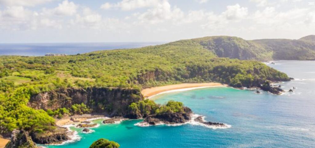 Baía do Sancho, em Fernando de Noronha (PE)