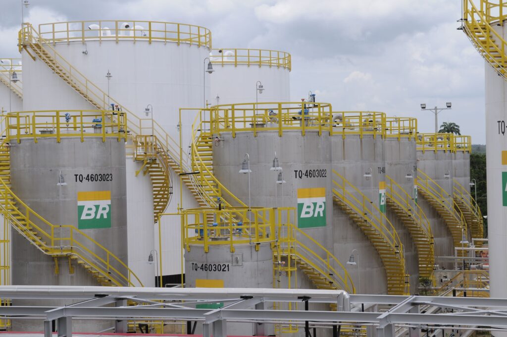 Da fritura ao avião: Petrobras investe R$ 23 mi em óleo de cozinha para SAF
