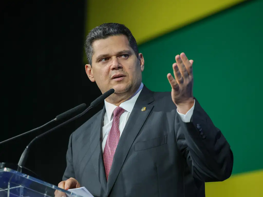 Presidente do Senado, Davi Alcolumbre, defende que a PEC 6X1 poderia ser melhorada no Senado e passar por comissões antes do plenário. Foto Fábio Rodrigues-Pozzebom ABr