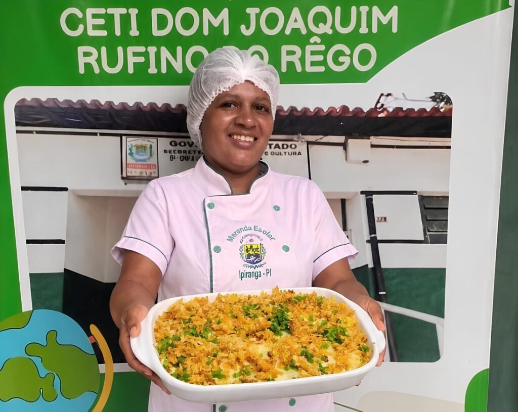 Merendeira de escola estadual em Ipiranga do Piauí, Mônica Maria Soares de Sousa conquista prêmio nacional com escondidinho de carneiro