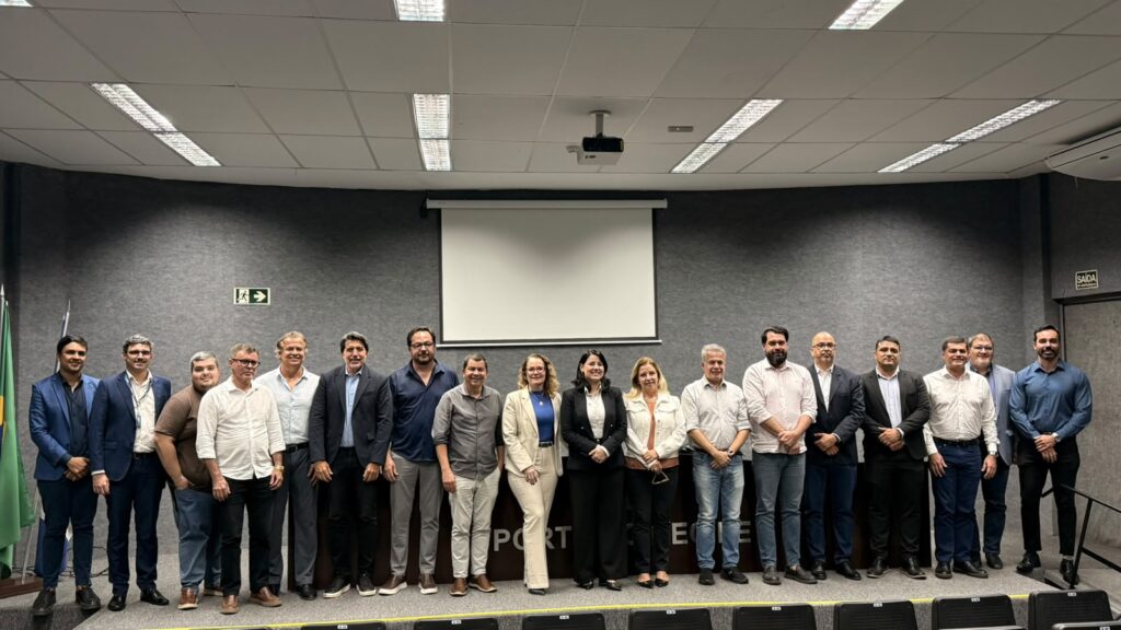 Primeira reunião definiu eixos de atuação em tributação, defesa comercial e atualização de dados do Polo de Confecções, que movimenta R$ 18 bilhões por ano em Pernambuco