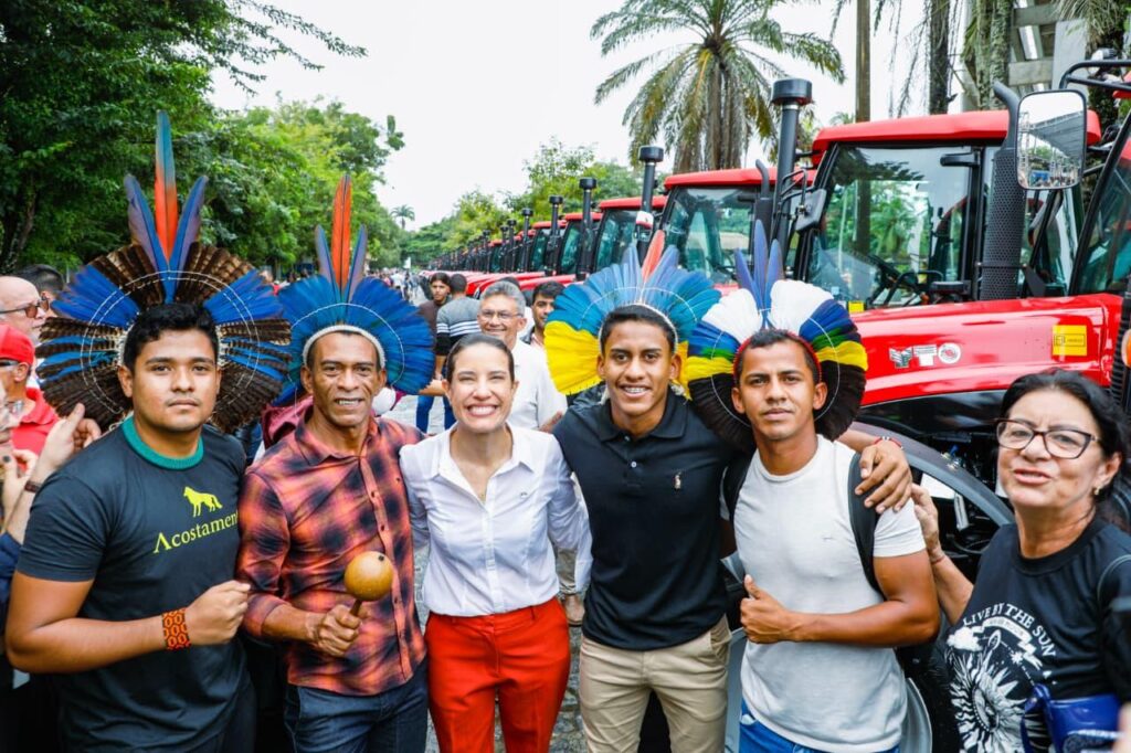 Governadora de Pernambuco, Raquel Lyra, fez entrega de 144 conjuntos motorizados de microtratores (tratoritos), equipados com enxada rotativa e carreta reboque