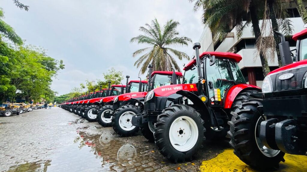 Tratoritos, cisternas e equipamentos: PE anuncia R$ 75,5 milhões para o campo