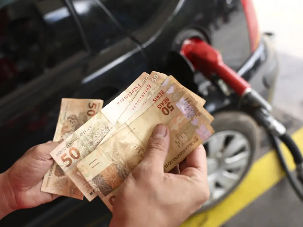 postos de combustíveis álcool gasolina diesel subsídios
