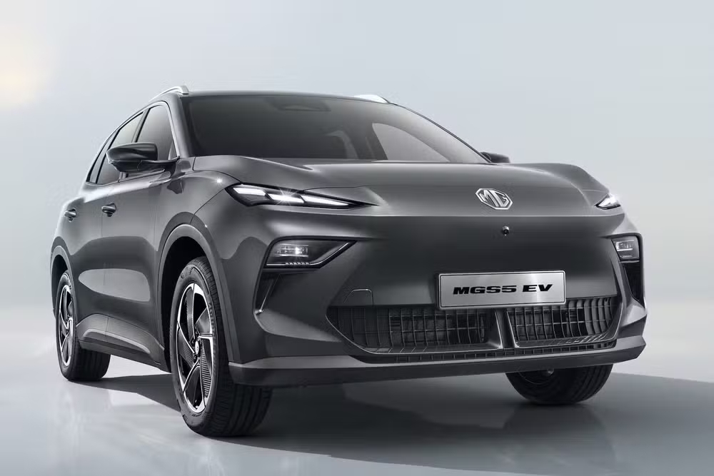 MG S5, SUV elétrico vendido a partir de R$ 218,8 mil no mercado importado, deve disputar produção na fábrica cearense ao lado do hatch MG4 Urban - Foto: Divulgação