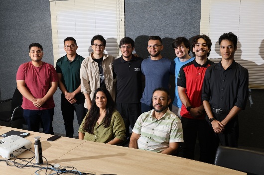 Equipe do Laboratório de Engenharia de Sistemas de Computação (LESC), do Departamento de Engenharia de Teleinformática (DETI-UFC), onde o nanossatélite está sendo concebido. Foto: Victor Braga/UFC