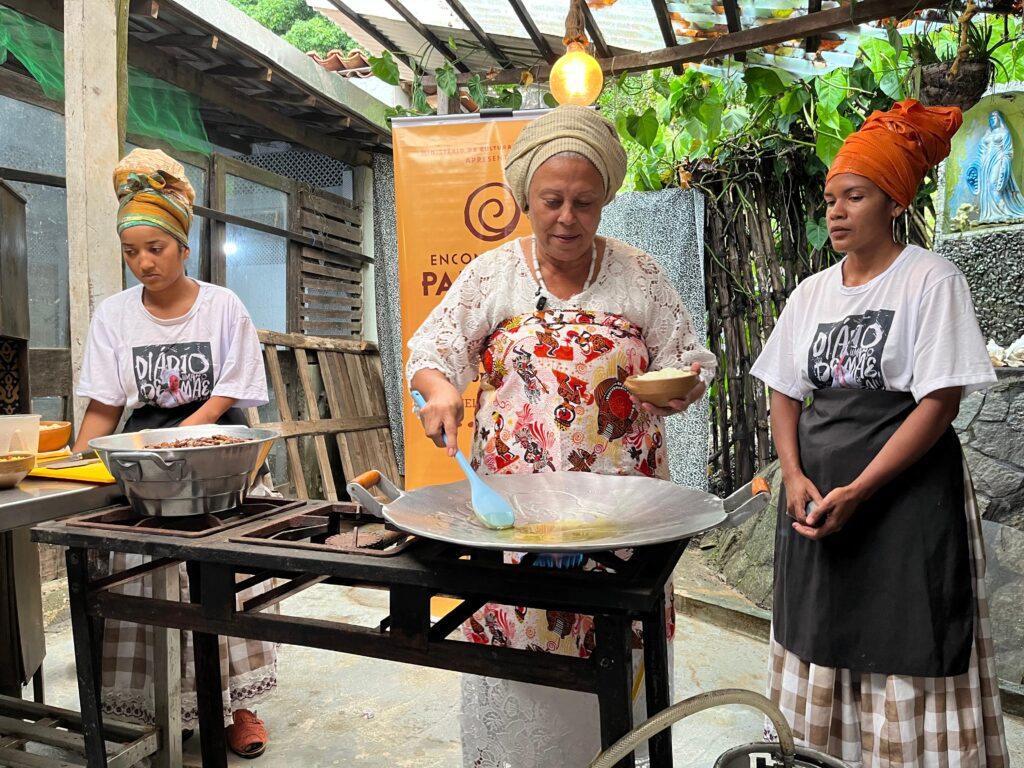 Mãe Neide oficina gastronômica sobre culinária quilombola